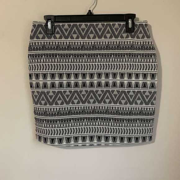 Express Pattern Mini Skirts - Picture 5 of 11